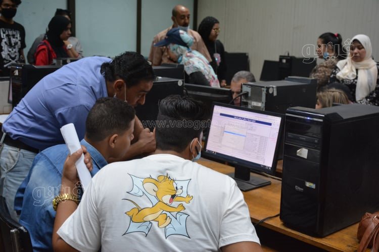 إقبال كثيف على مكاتب جامعة القاهرة في اليوم الثاني للمرحلة الثالثة للتنسيق (6)