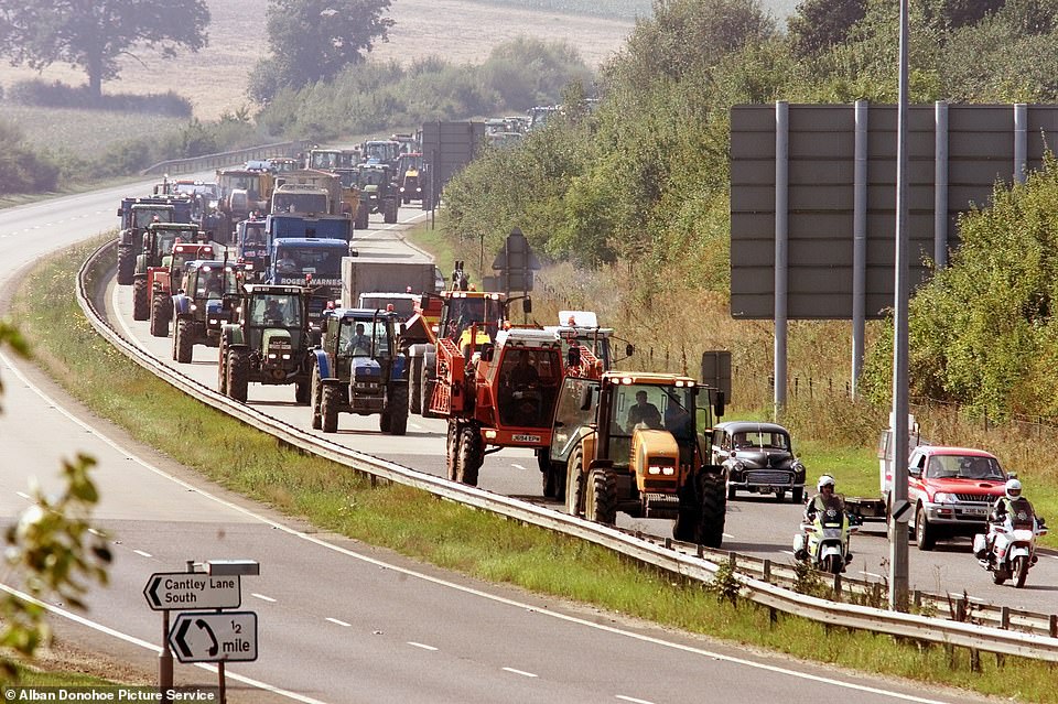 48331091-10034233-This_protest_on_the_A11_outside_Norwich_was_led_by_an_array_of_f-a-81_163276899029