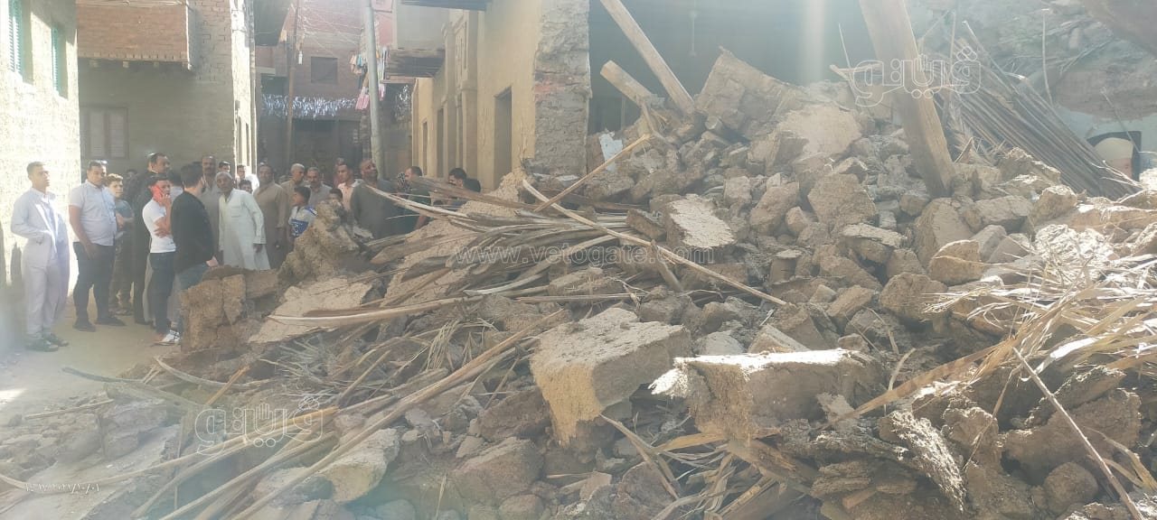 انهيار منزل قديم ببني سويف (1)