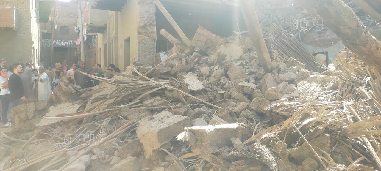 انهيار منزل قديم ببني سويف (5)