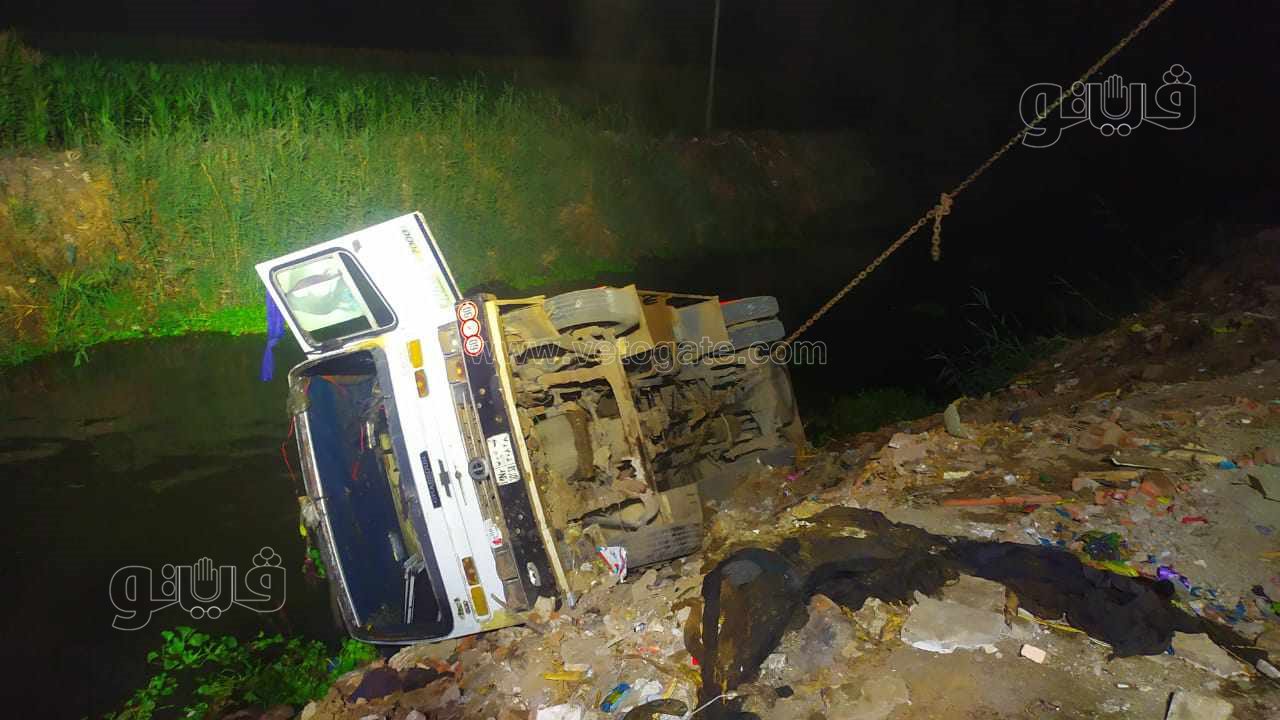 انقلاب أتوبيس داخل مصرف في كفر الزيات (3)