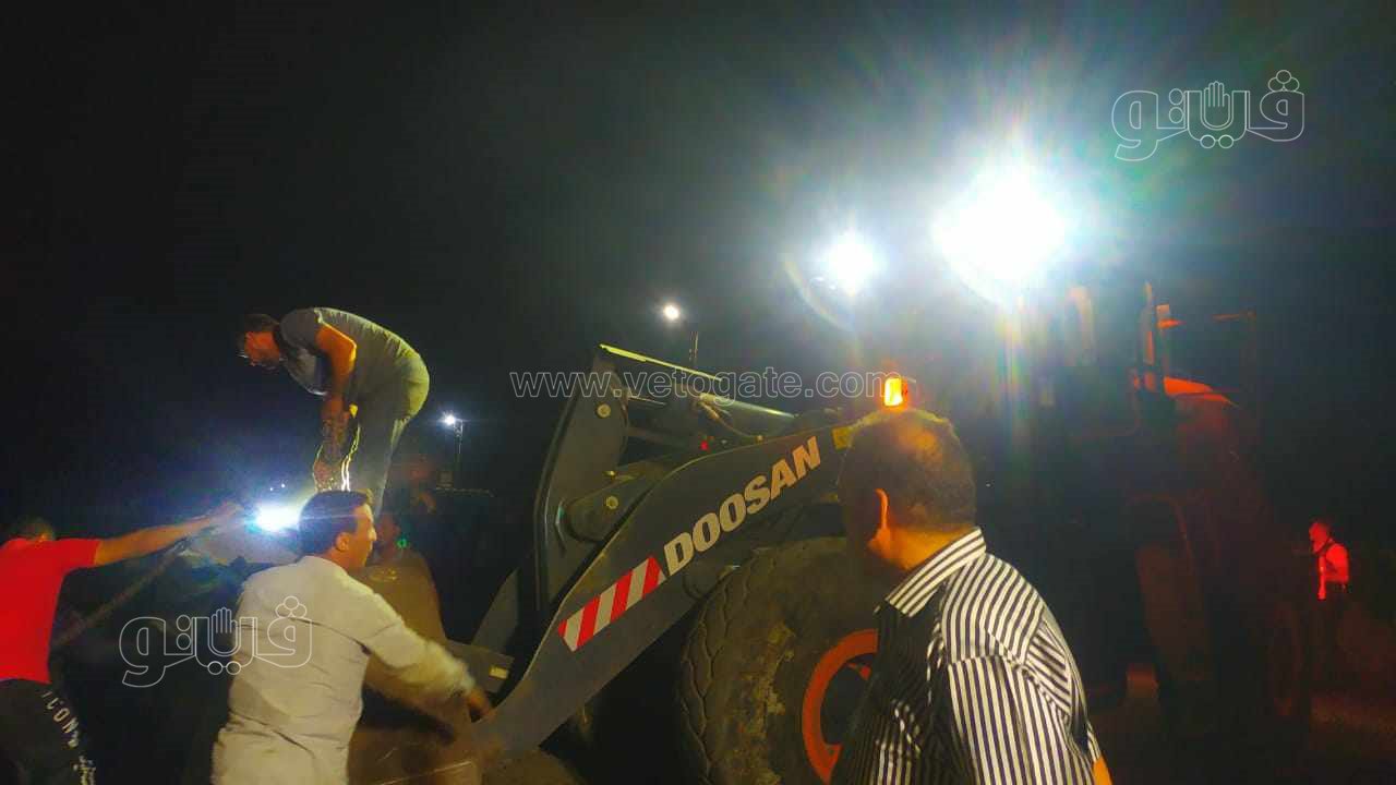 انقلاب أتوبيس داخل مصرف في كفر الزيات (8)