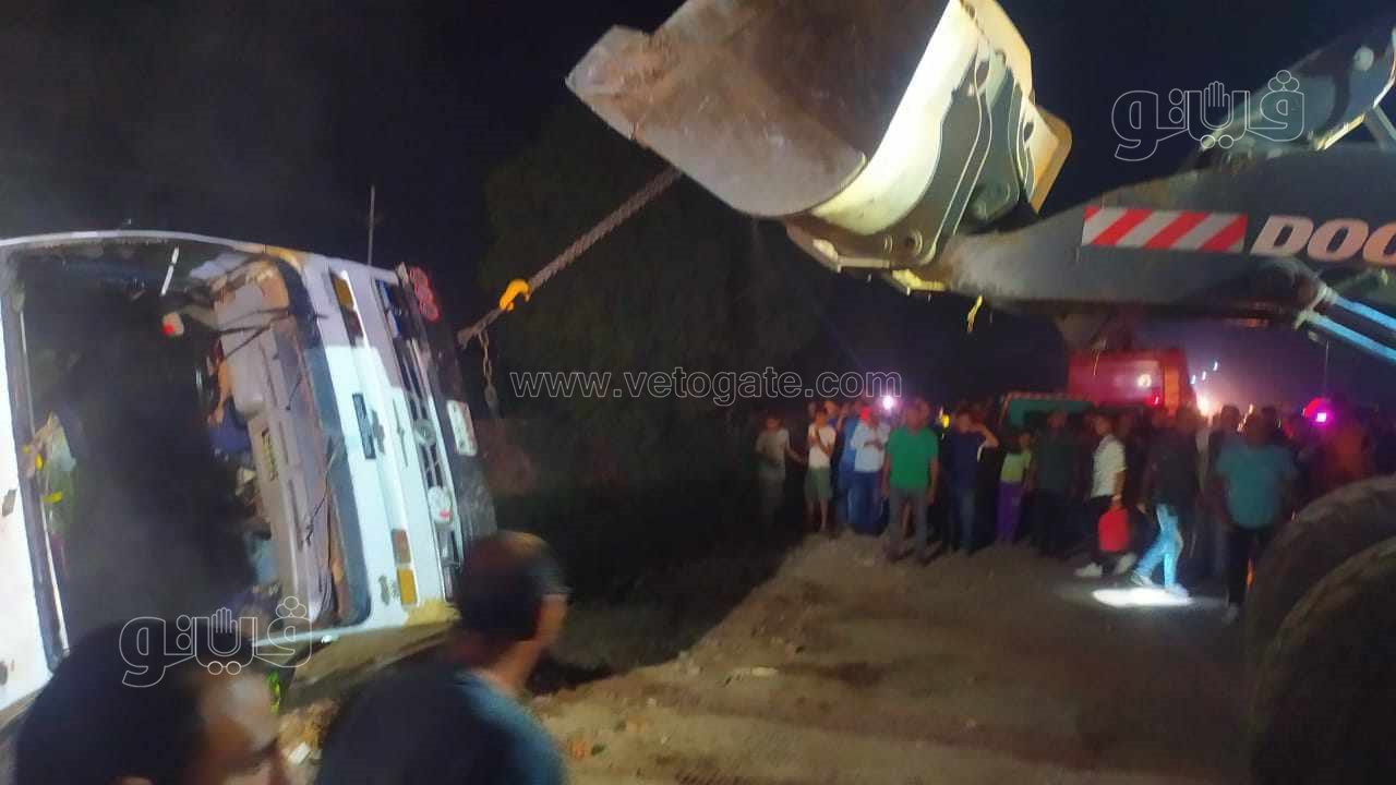 انقلاب أتوبيس داخل مصرف في كفر الزيات (12)