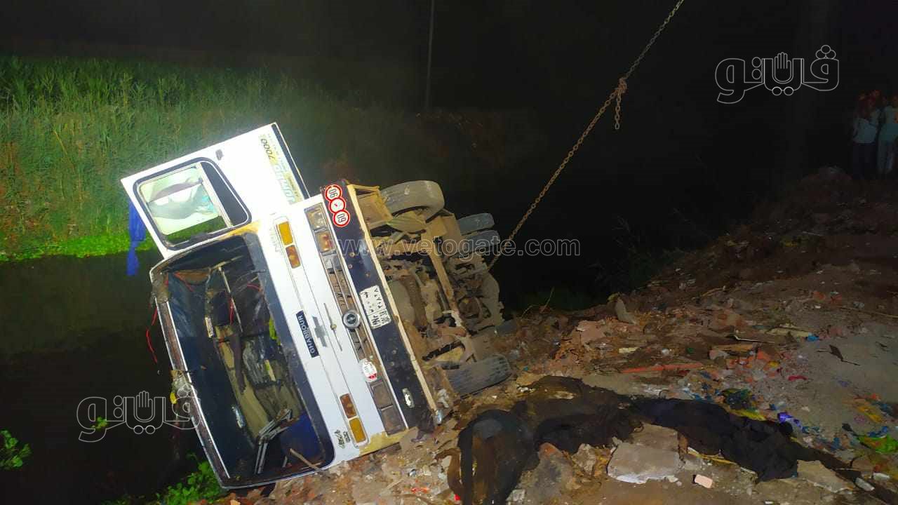 انقلاب أتوبيس داخل مصرف في كفر الزيات (13)