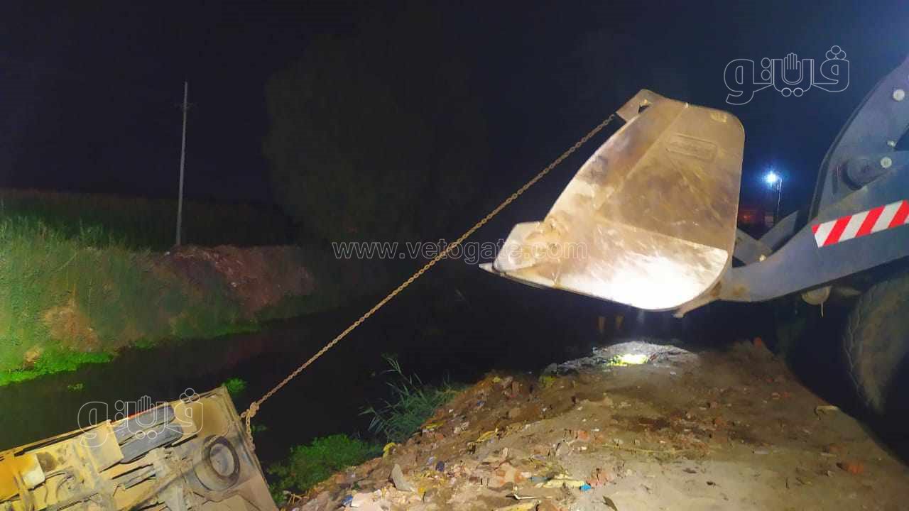 انقلاب أتوبيس داخل مصرف في كفر الزيات (15)