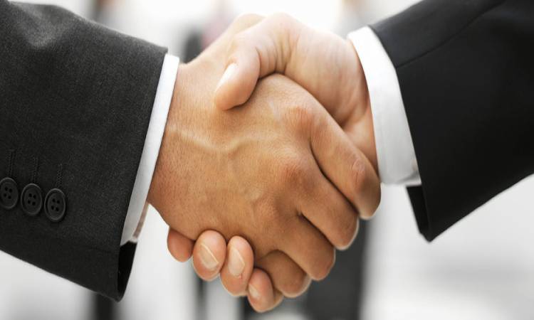 حكم المصافحة بين المصلين عقب الصلاة، فيتو