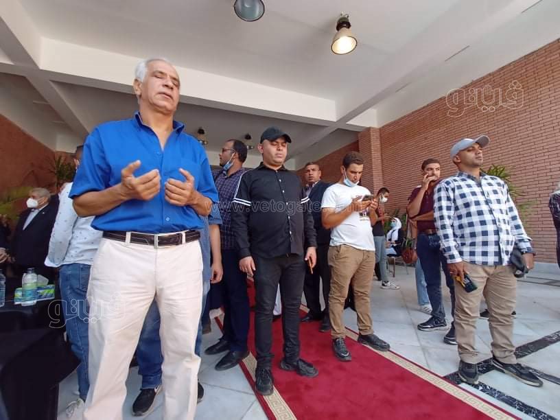  جمال وعلاء مبارك يزوران قبر والدهما لإحياء ذكرى نصر أكتوبر (6)