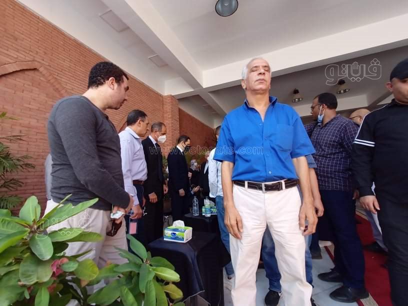  جمال وعلاء مبارك يزوران قبر والدهما لإحياء ذكرى نصر أكتوبر (2)