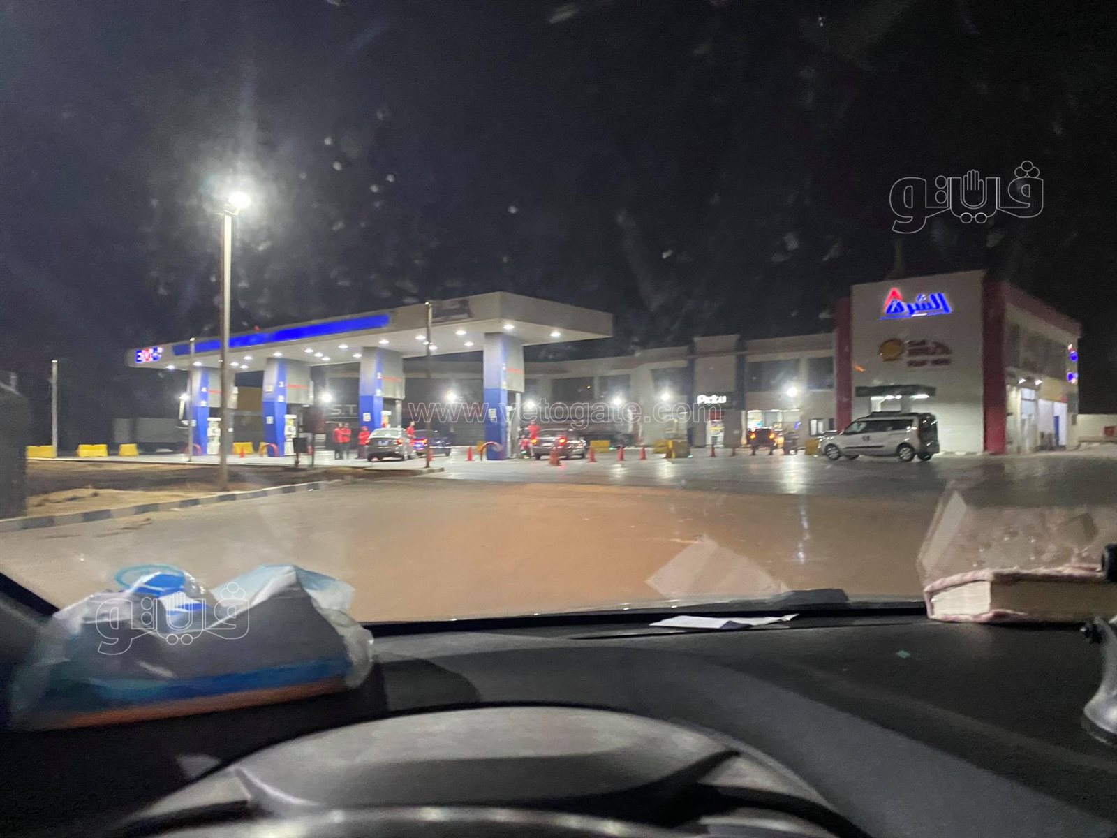 هدوء حذر بمحطات الوقود (7)