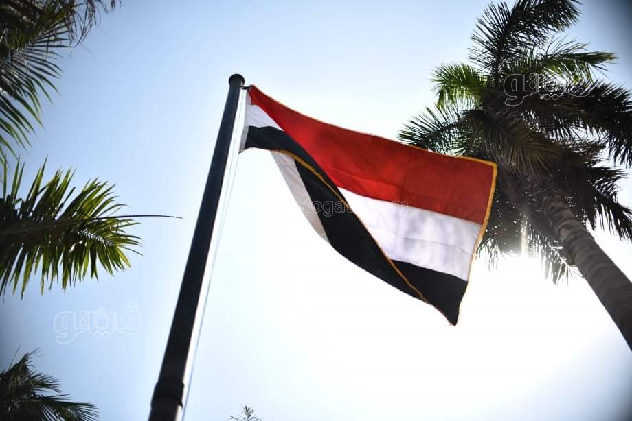 طلاب جامعة القاهرة يلتقطون الصور التذكارية مع وزير التعليم العالي (1)