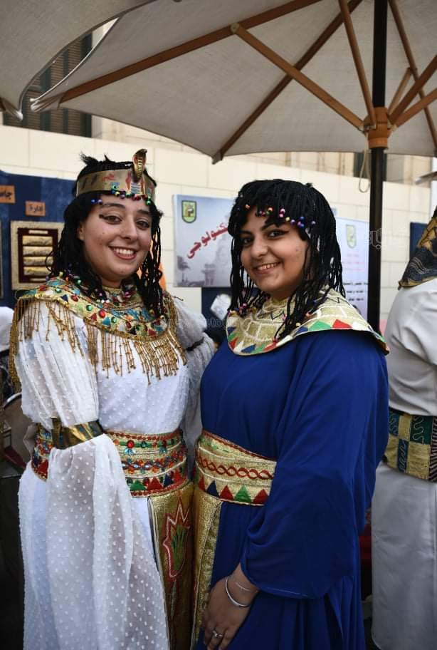 أنشطة فنية متنوعة بجامعة القاهرة في أول أيام العام الدراسي الجديد (2)