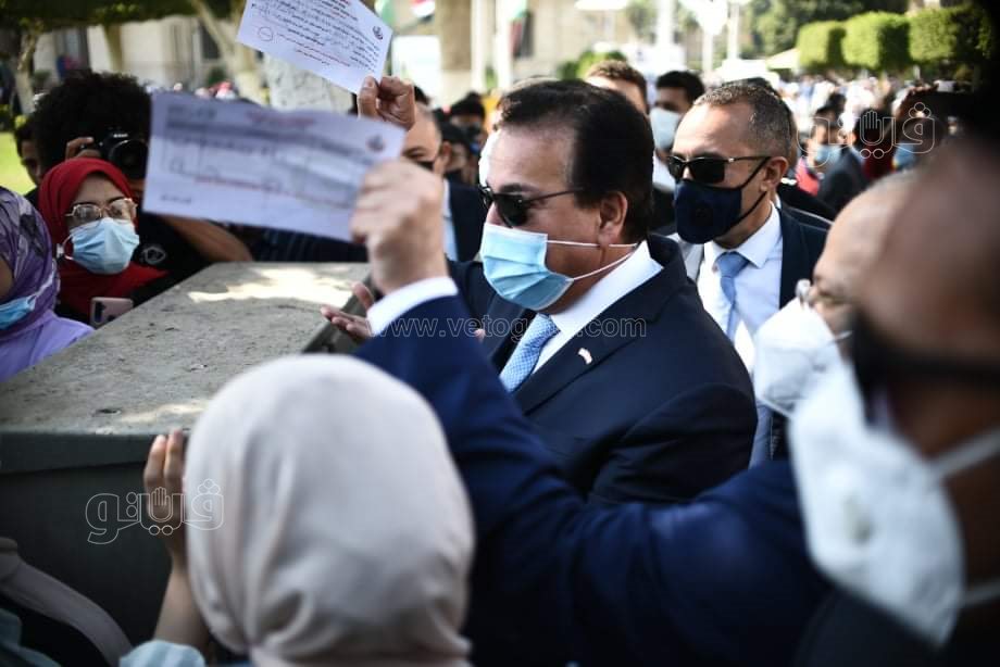 وزير التعليم العالي يطالب طلاب جامعة القاهرة بإظهار شهادة تلقى لقاح كورونا  (3)