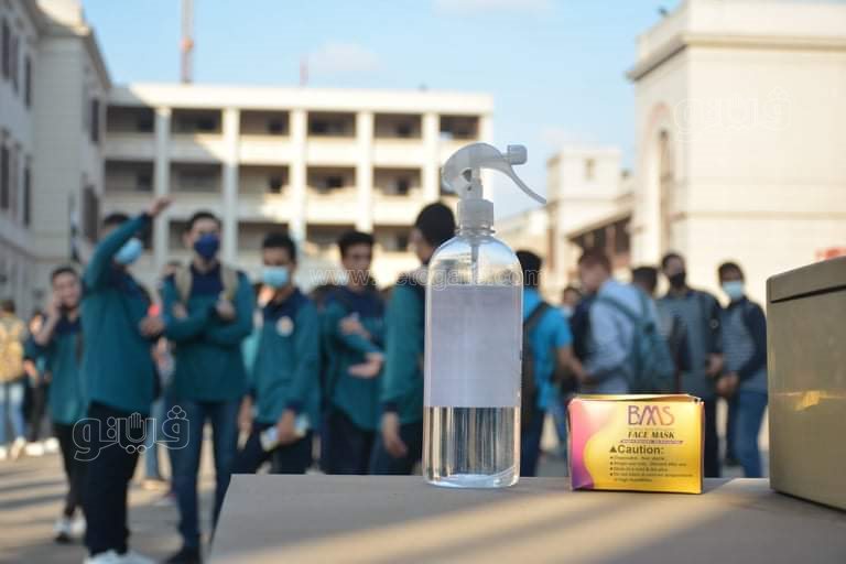 مدرسة السعيدية تستقبل الطلاب بالكحول وقياس درجات الحرارة (3)