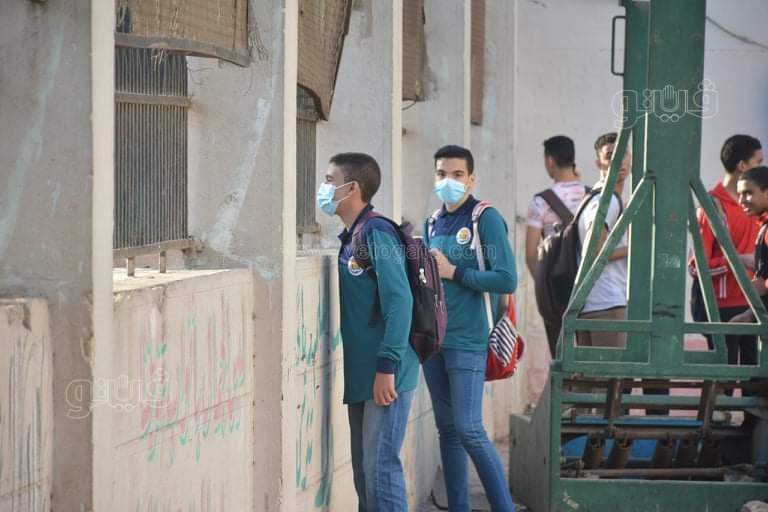 مدرسة السعيدية تستقبل الطلاب بالكحول وقياس درجات الحرارة (7)