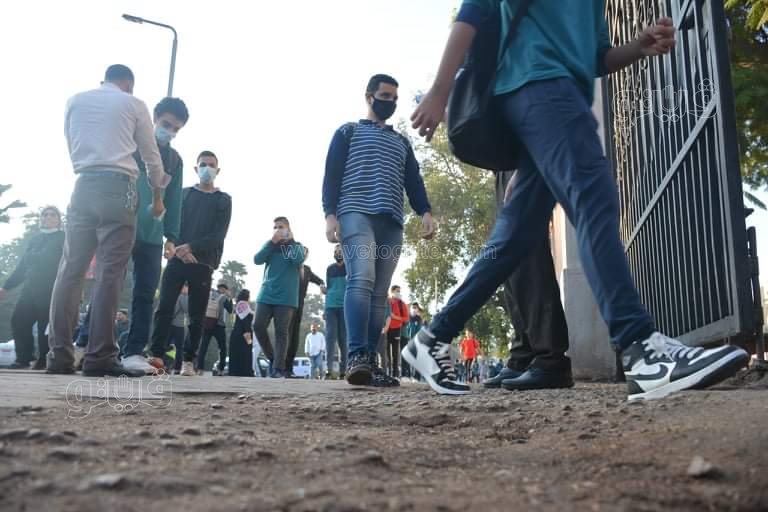 مدرسة السعيدية تستقبل الطلاب بالكحول وقياس درجات الحرارة (8)