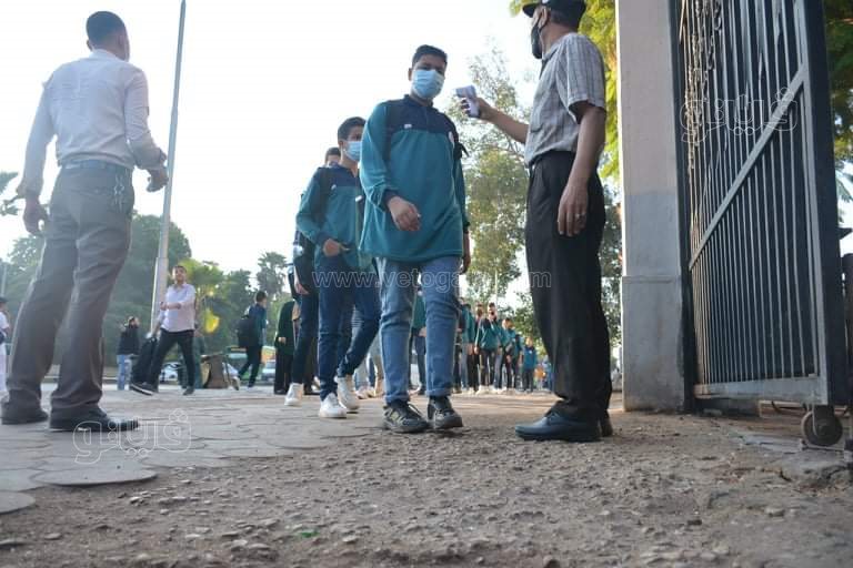 مدرسة السعيدية تستقبل الطلاب بالكحول وقياس درجات الحرارة (9)