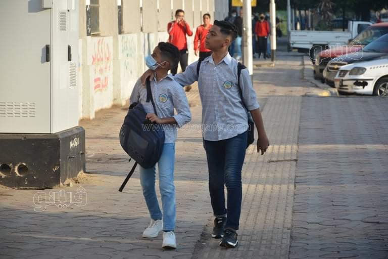 مدرسة السعيدية تستقبل الطلاب بالكحول وقياس درجات الحرارة (10)