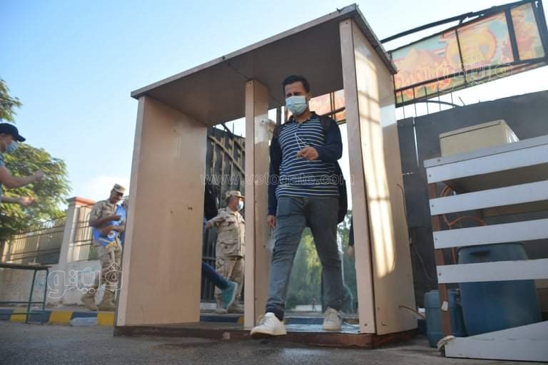 مدرسة السعيدية تستقبل الطلاب بالكحول وقياس درجات الحرارة (18)