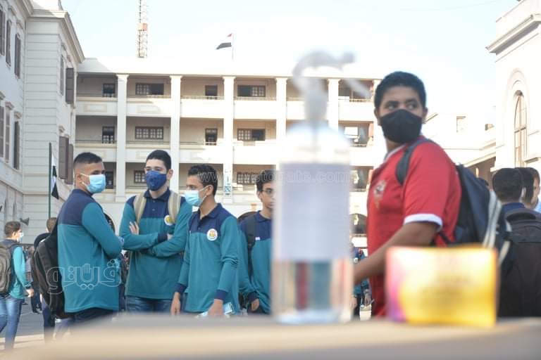 مدرسة السعيدية تستقبل الطلاب بالكحول وقياس درجات الحرارة (21)