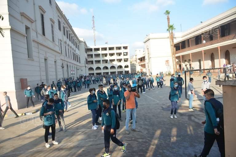مدرسة السعيدية تستقبل الطلاب بالكحول وقياس درجات الحرارة (22)