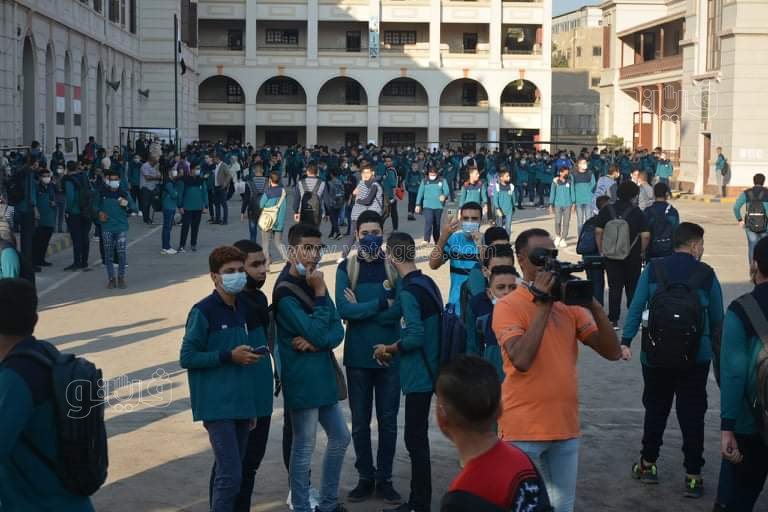 مدرسة السعيدية تستقبل الطلاب بالكحول وقياس درجات الحرارة (25)