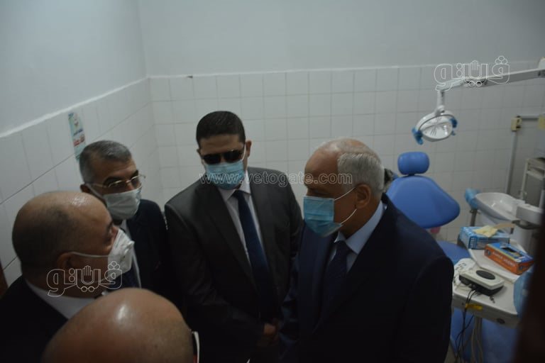 محافظ الجيزة يتفقد العيادات الطبية في مدرسة السعيدية بأول أيام الدراسة (4)