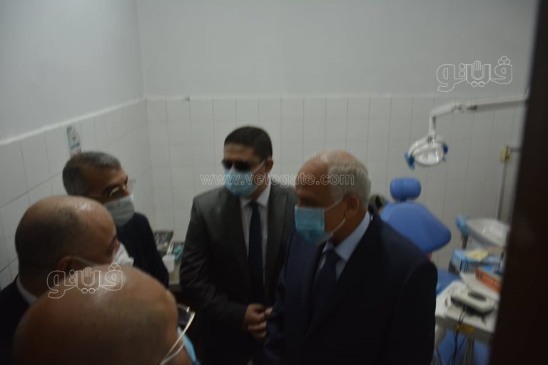 محافظ الجيزة يتفقد العيادات الطبية في مدرسة السعيدية بأول أيام الدراسة (7)