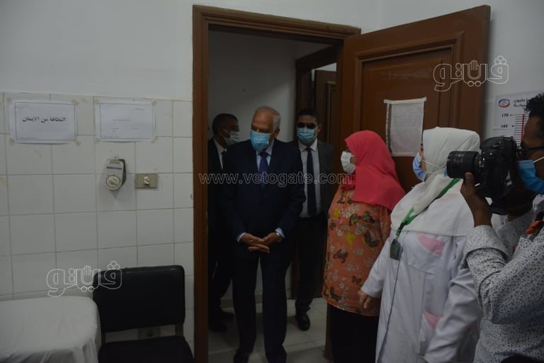 محافظ الجيزة يتفقد العيادات الطبية في مدرسة السعيدية بأول أيام الدراسة (8)