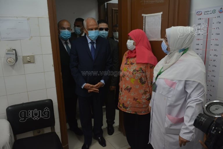 محافظ الجيزة يتفقد العيادات الطبية في مدرسة السعيدية بأول أيام الدراسة (10)