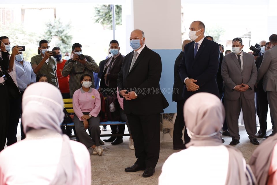 محافظ القاهرة يتفقد مدرسة سراي القبة في أول أيام العام الدراسي  (12)