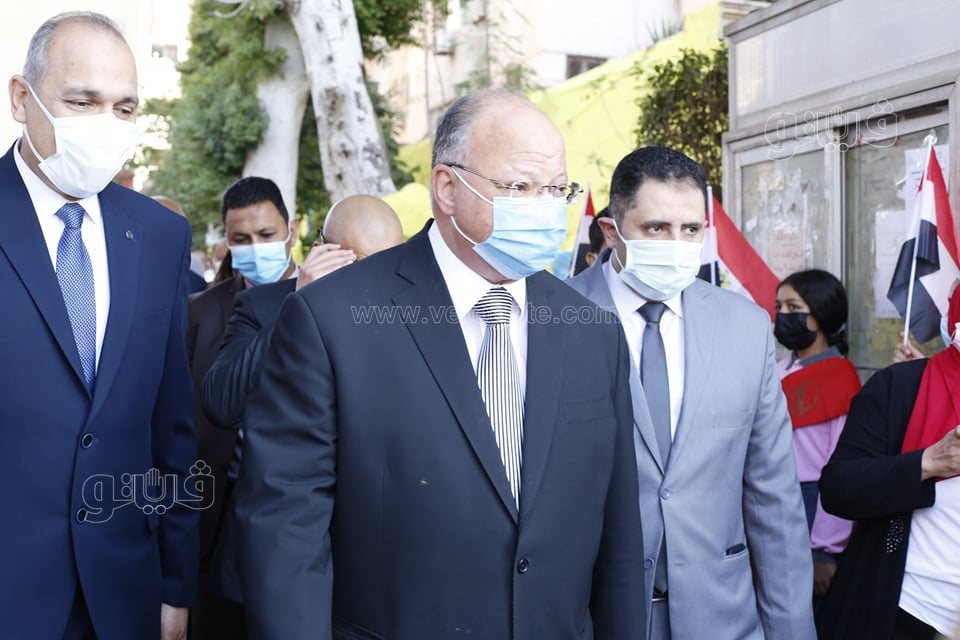 محافظ القاهرة يتفقد مدرسة سراي القبة في أول أيام العام الدراسي  (2)