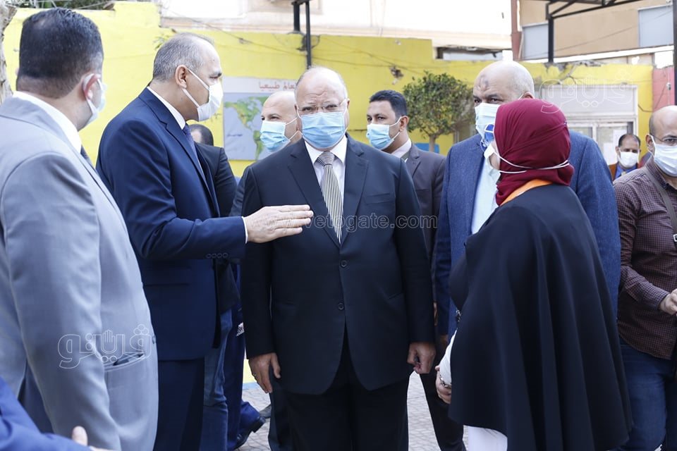 محافظ القاهرة يتفقد مدرسة سراي القبة في أول أيام العام الدراسي  (8)
