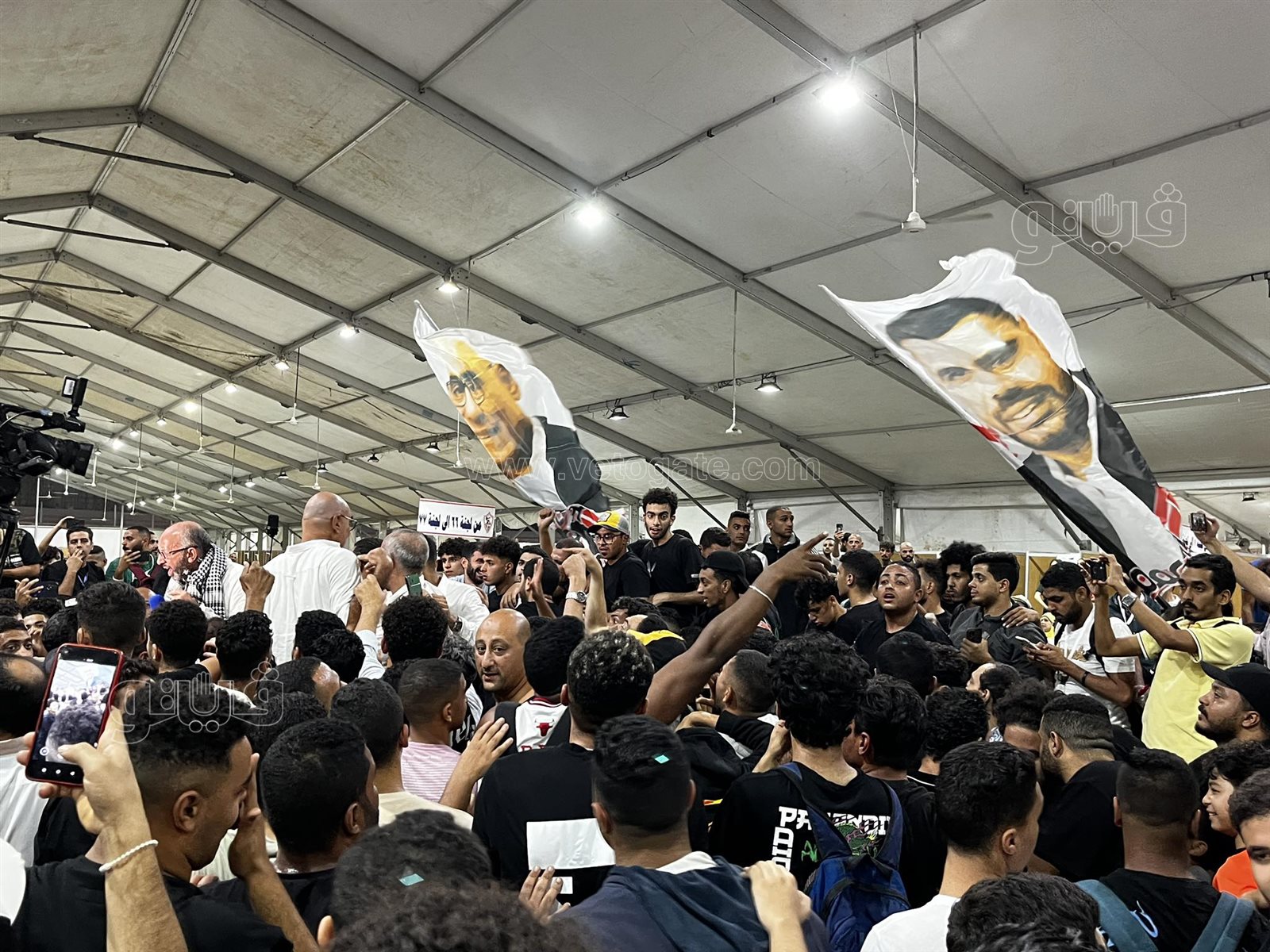 احتفالات جنونية لأعضاء نادي الزمالك بعد فوز القائمة الموحدة بالانتخابات (2)