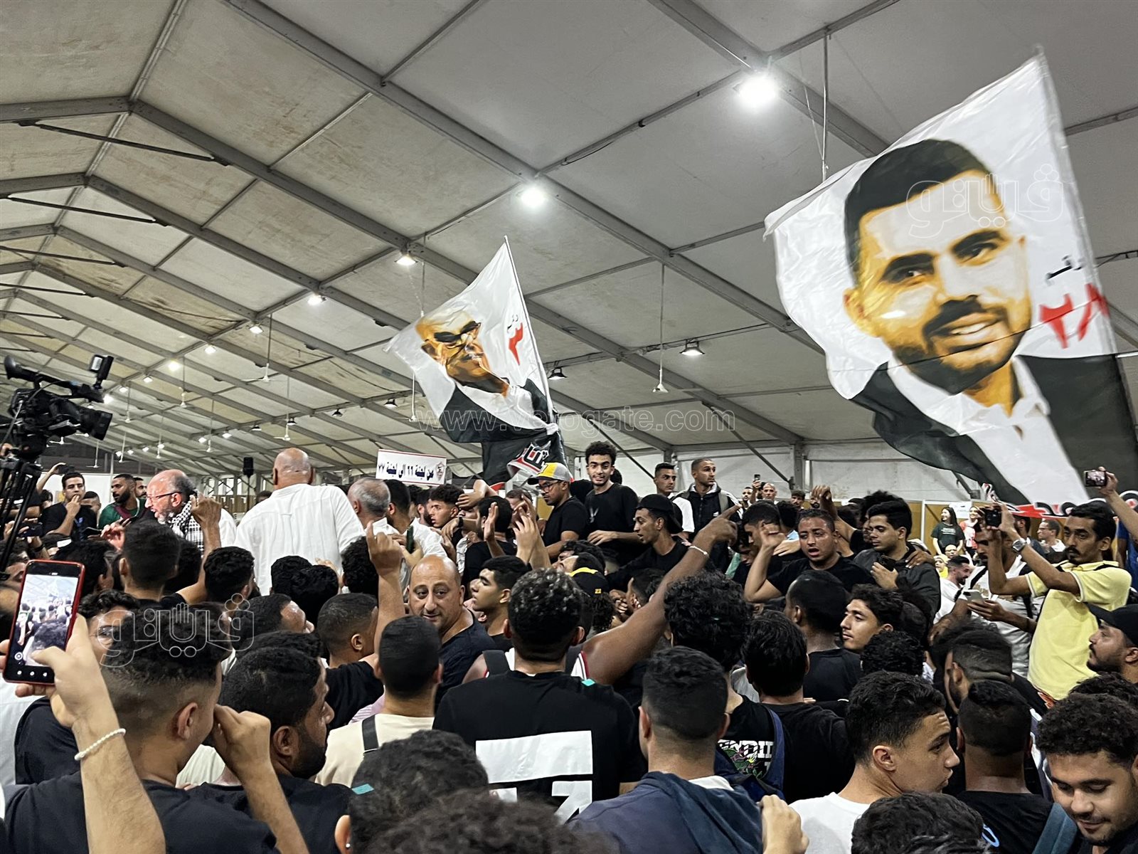 احتفالات جنونية لأعضاء نادي الزمالك بعد فوز القائمة الموحدة بالانتخابات (3)