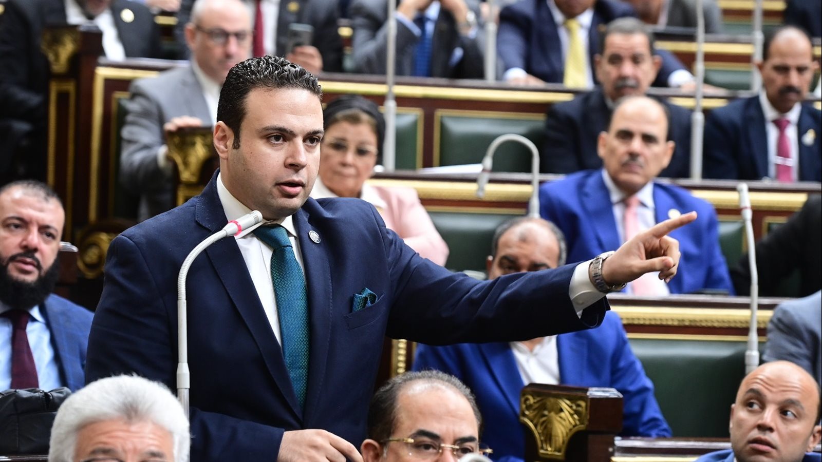 عبد المنعم إمام