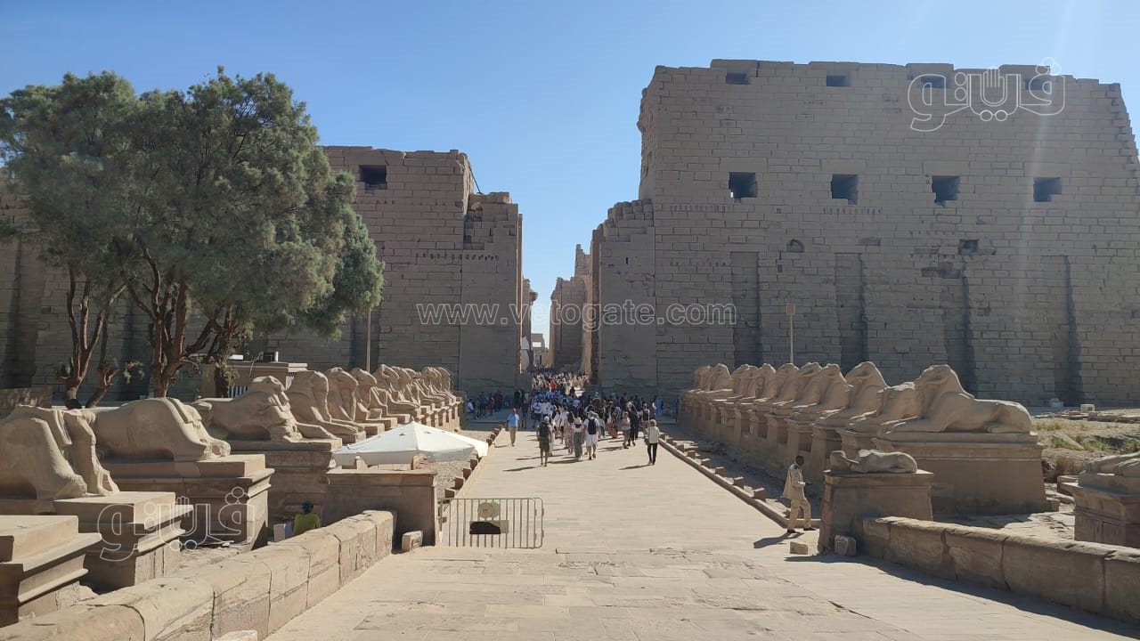 إقبال السائحين بمعبد الكرنك (3)