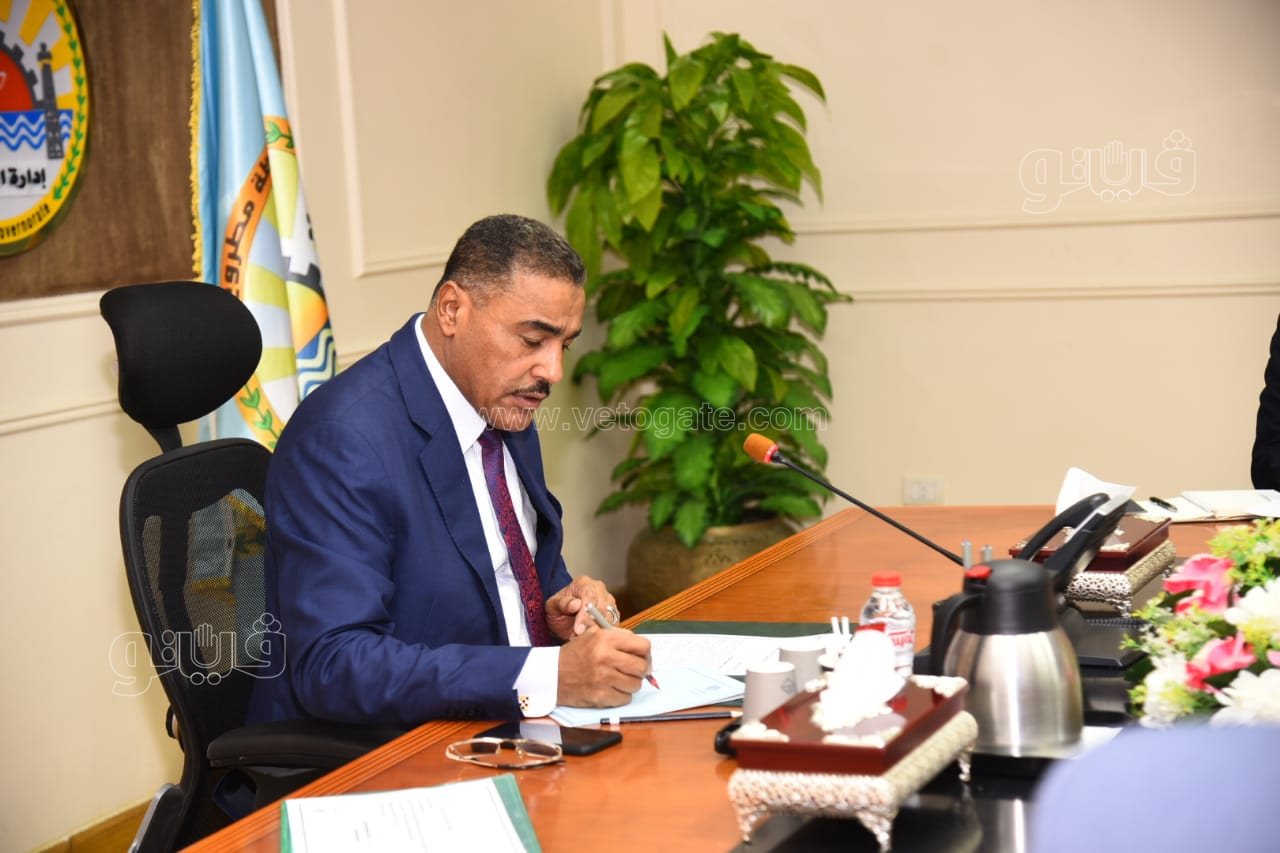 محافظ مطروح يترأس لجنة حصر التفاوض للمشروعات الاستثمارية (4)