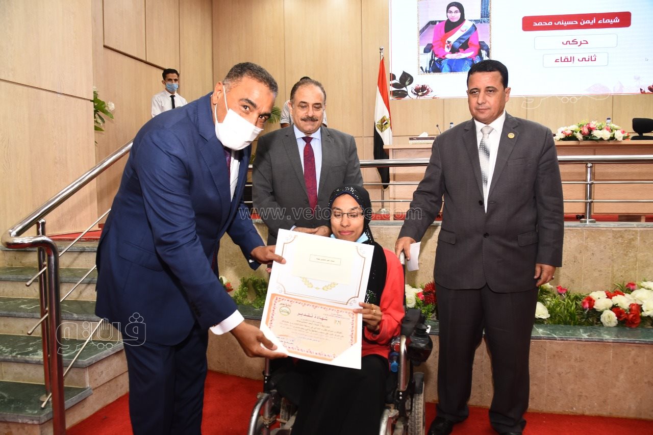 محافظ مطروح يكرم ذوي الهمم الفائزين بمسابقة الحلم المصري (1)
