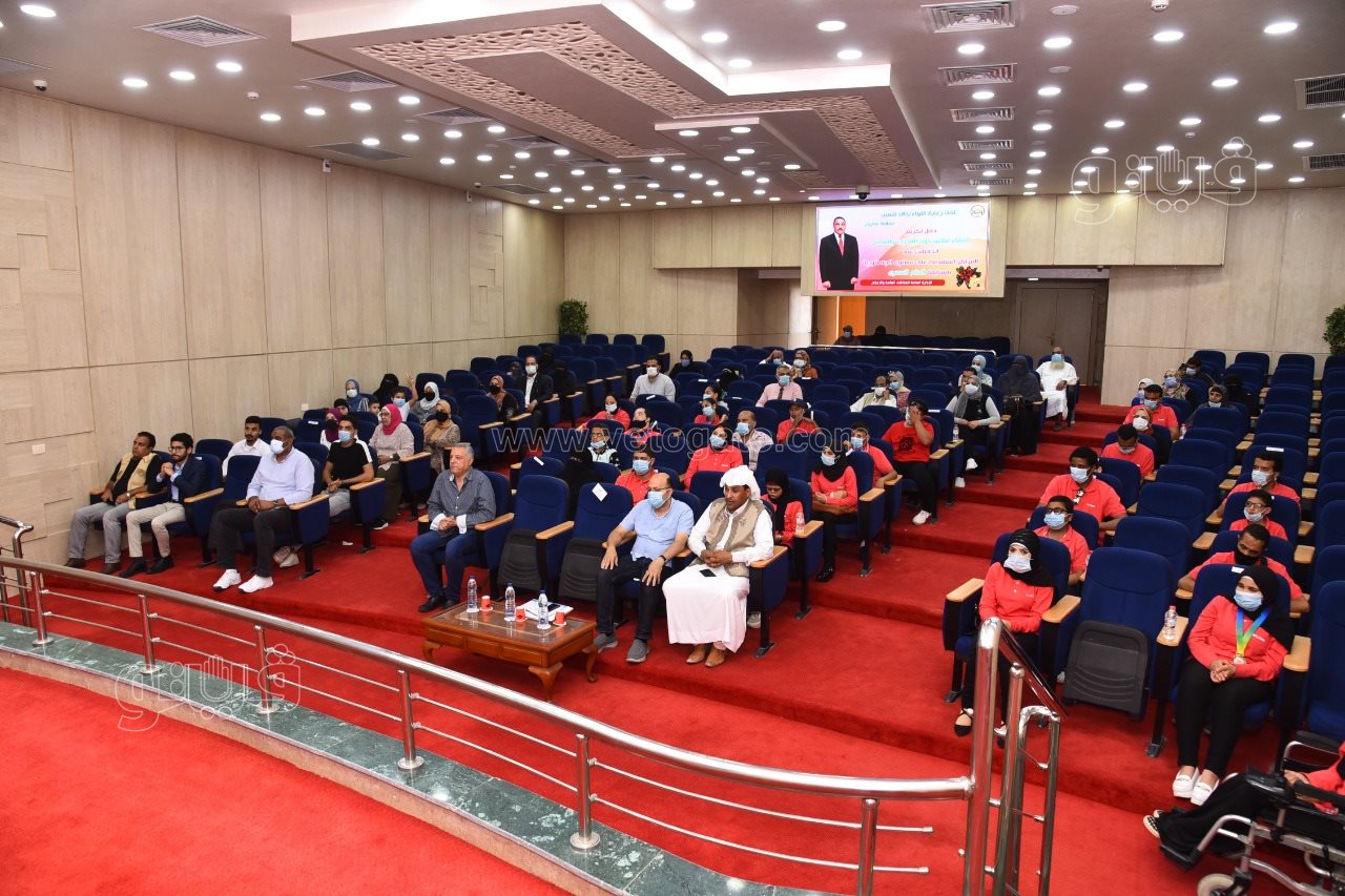 محافظ مطروح يكرم ذوي الهمم الفائزين بمسابقة الحلم المصري (6)
