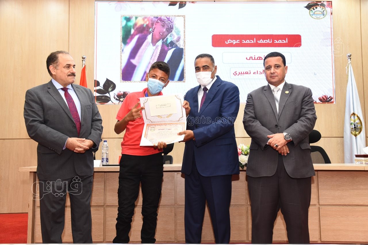 محافظ مطروح يكرم ذوي الهمم الفائزين بمسابقة الحلم المصري (7)