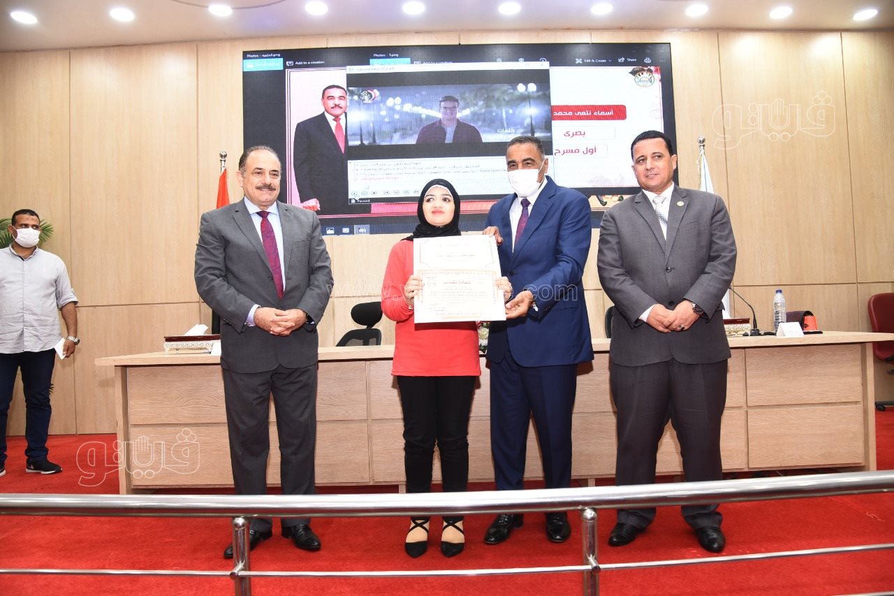 محافظ مطروح يكرم ذوي الهمم الفائزين بمسابقة الحلم المصري (8)