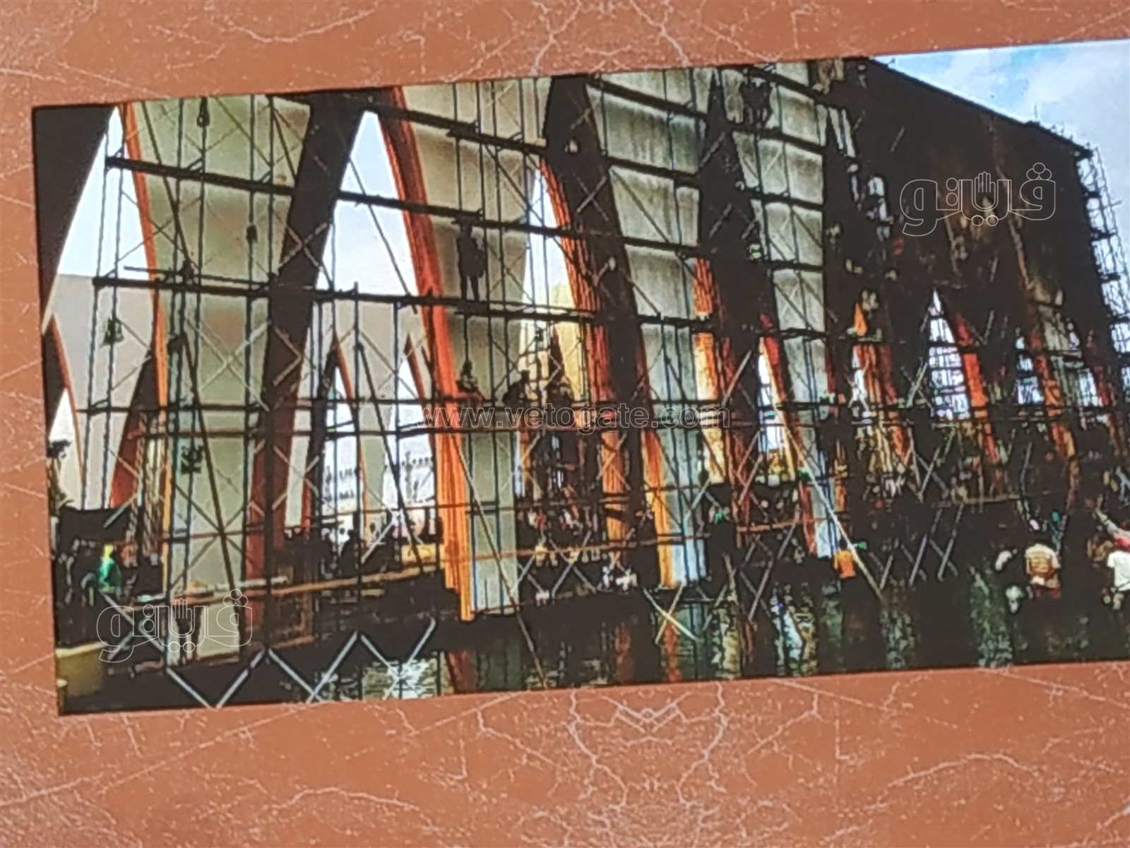 إزالة الجزء المحترق من مسرح بلازا بمهرجان الجونة (1)