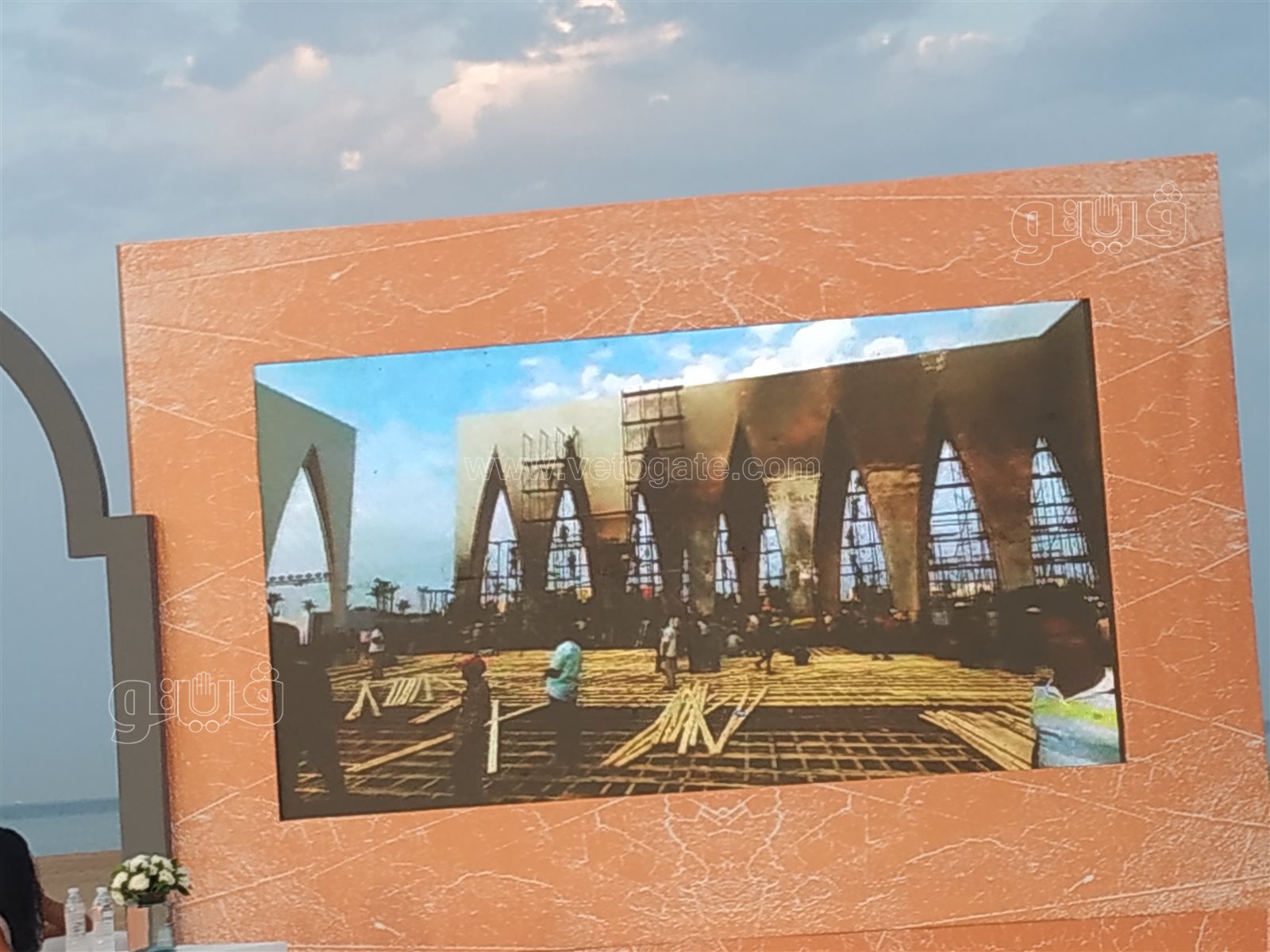 إزالة الجزء المحترق من مسرح بلازا بمهرجان الجونة (2)