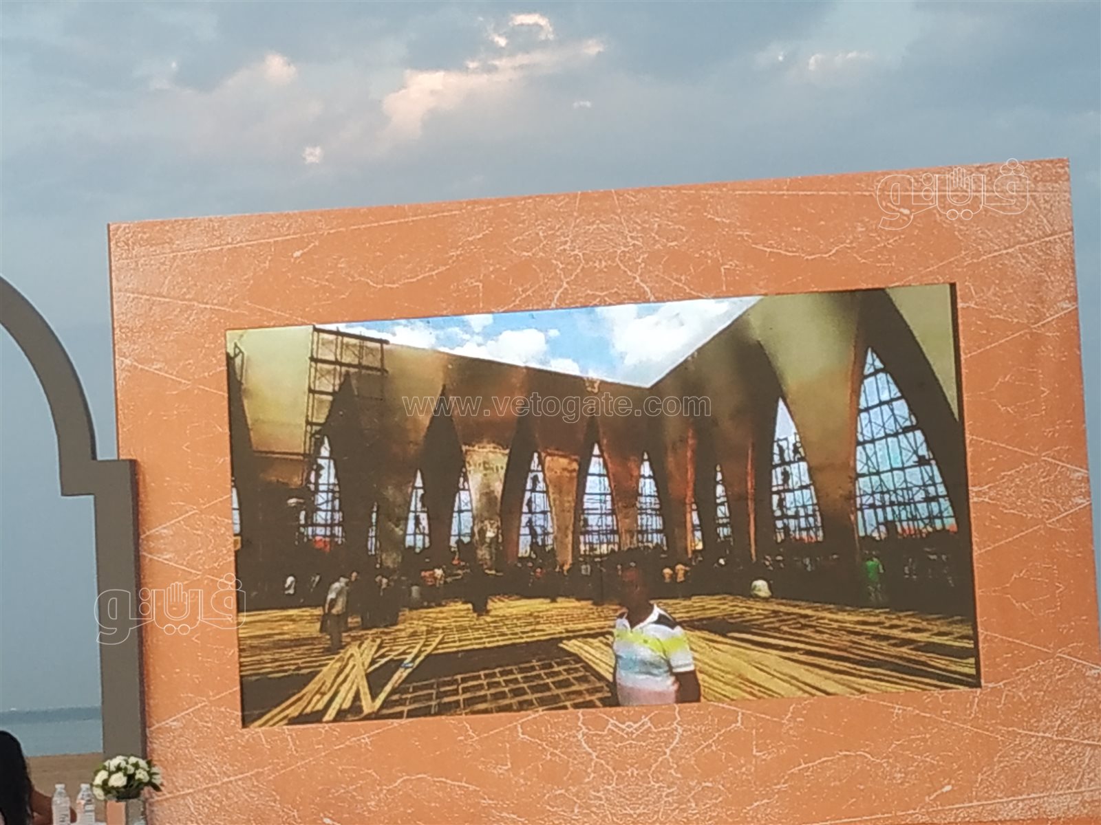 إزالة الجزء المحترق من مسرح بلازا بمهرجان الجونة (3)