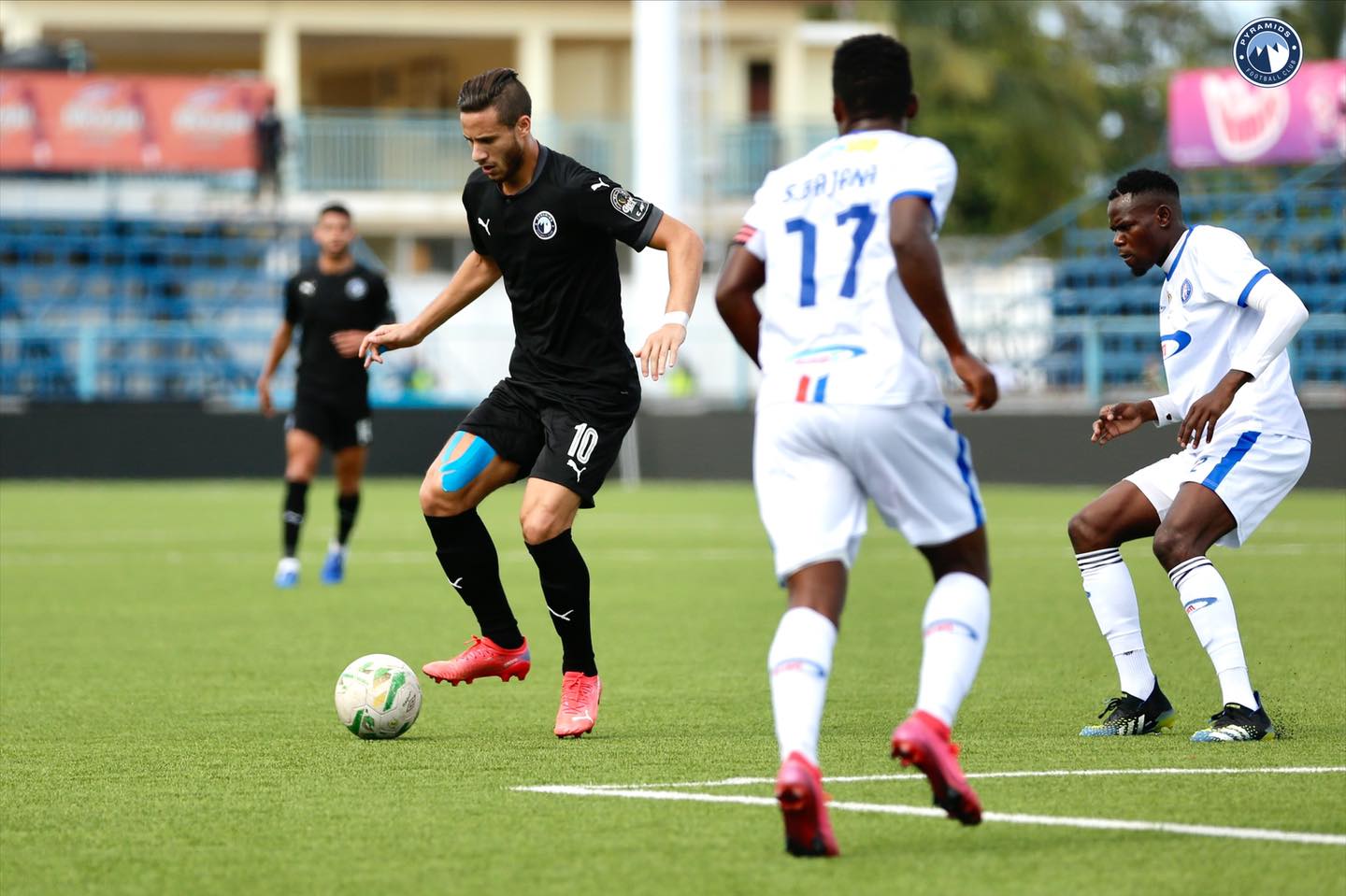 بيراميدز وعزام التنزاني (4)