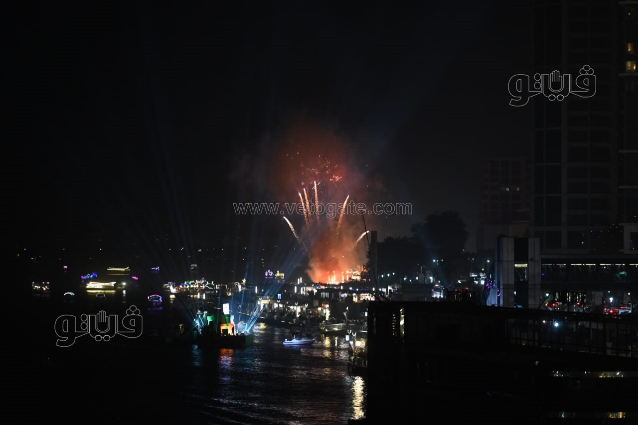 الألعاب النارية تضيء كورنيش النيل احتفالًا بالعام الجديد (2)