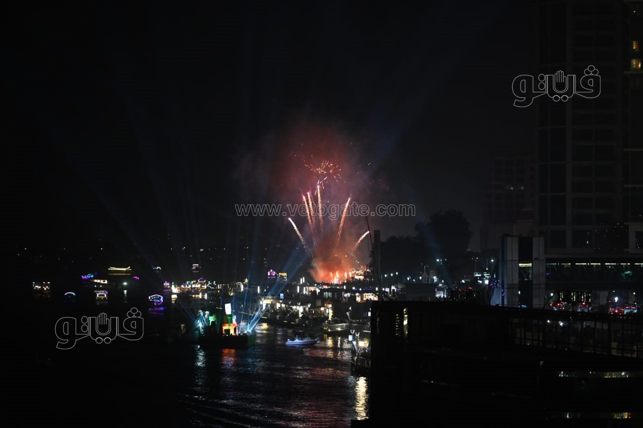 الألعاب النارية تضيء كورنيش النيل احتفالًا بالعام الجديد (3)