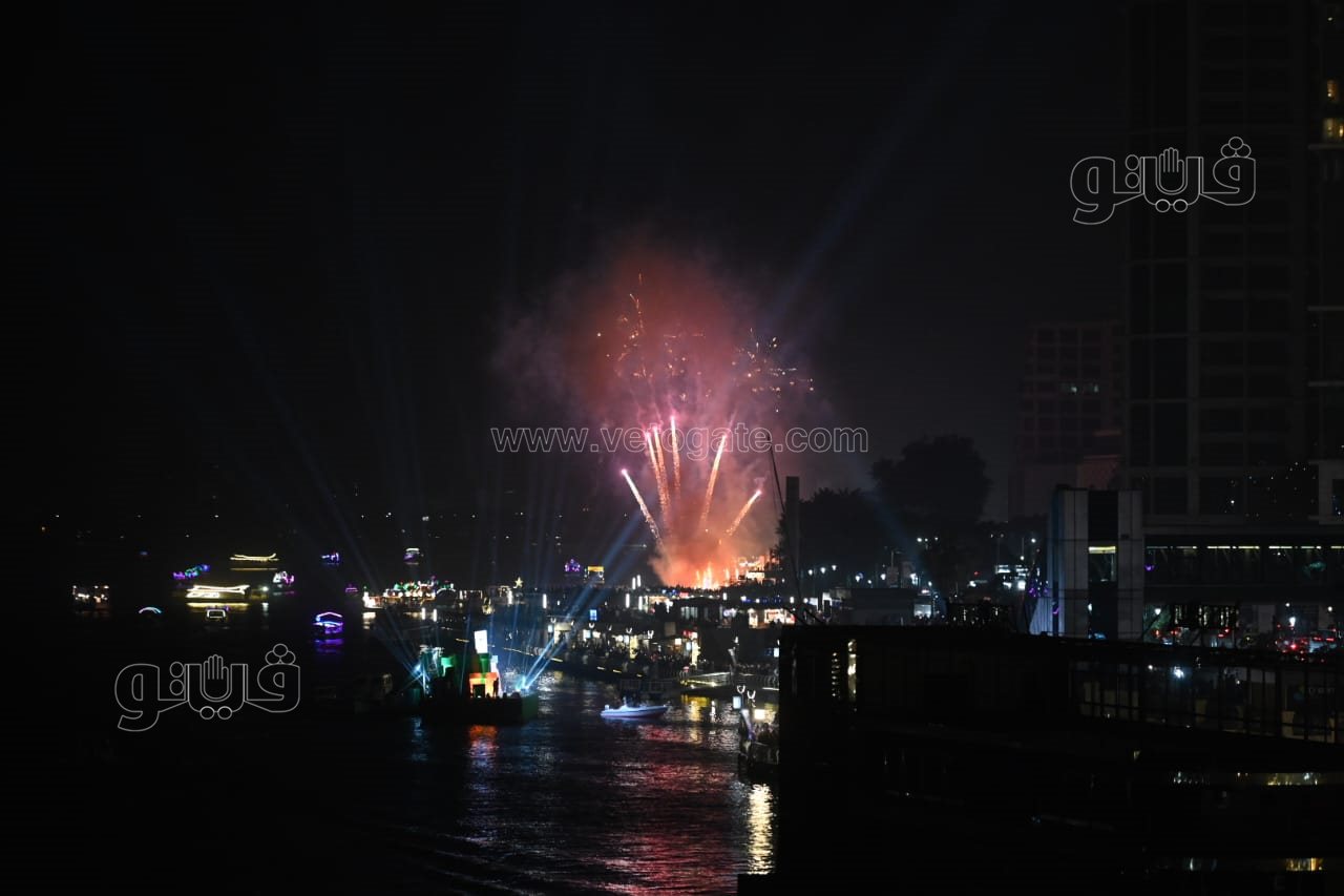 الألعاب النارية تضيء كورنيش النيل احتفالًا بالعام الجديد (6)