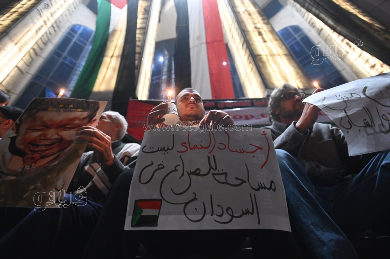 وقفة بالشموع للصحفيين في ليلة رأس السنة تضامنا مع شهداء فلسطين (1)