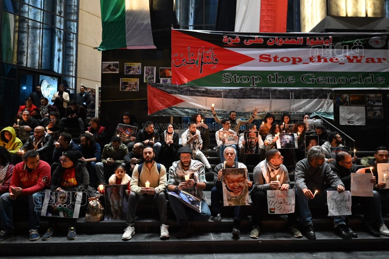 وقفة بالشموع للصحفيين في ليلة رأس السنة تضامنا مع شهداء فلسطين (3)